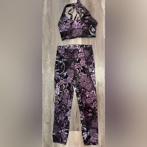 Lululemon size 4 bra and leggings set